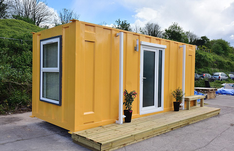 集裝箱也能當(dāng)住宅？英國企業(yè)家創(chuàng)新改造，為流浪漢提供溫暖家園